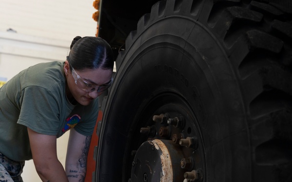 1st Maintenance Battalion performs daily duties