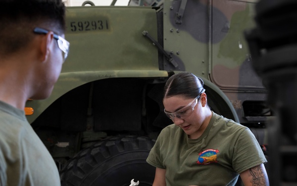 1st Maintenance Battalion performs daily duties