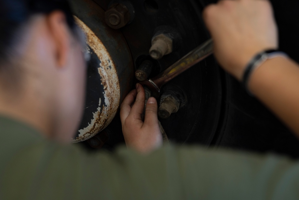 1st Maintenance Battalion performs daily duties