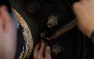 1st Maintenance Battalion performs daily duties