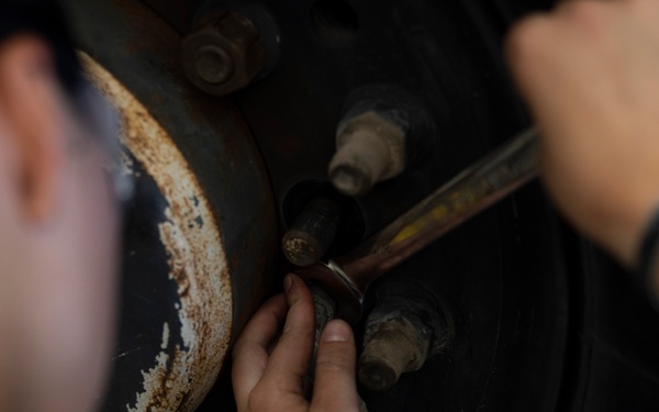 1st Maintenance Battalion performs daily duties