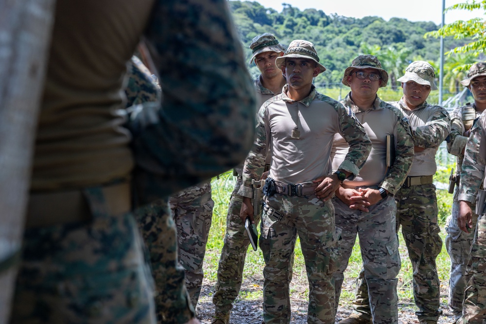 Marines Prepare for the Combined Jungle Operations Course in Panama