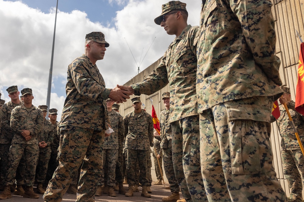MRF-D 25.3: U.S. Marines participate in MAGTF group photo and coining ceremony