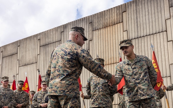 MRF-D 25.3: U.S. Marines participate in MAGTF group photo and coining ceremony