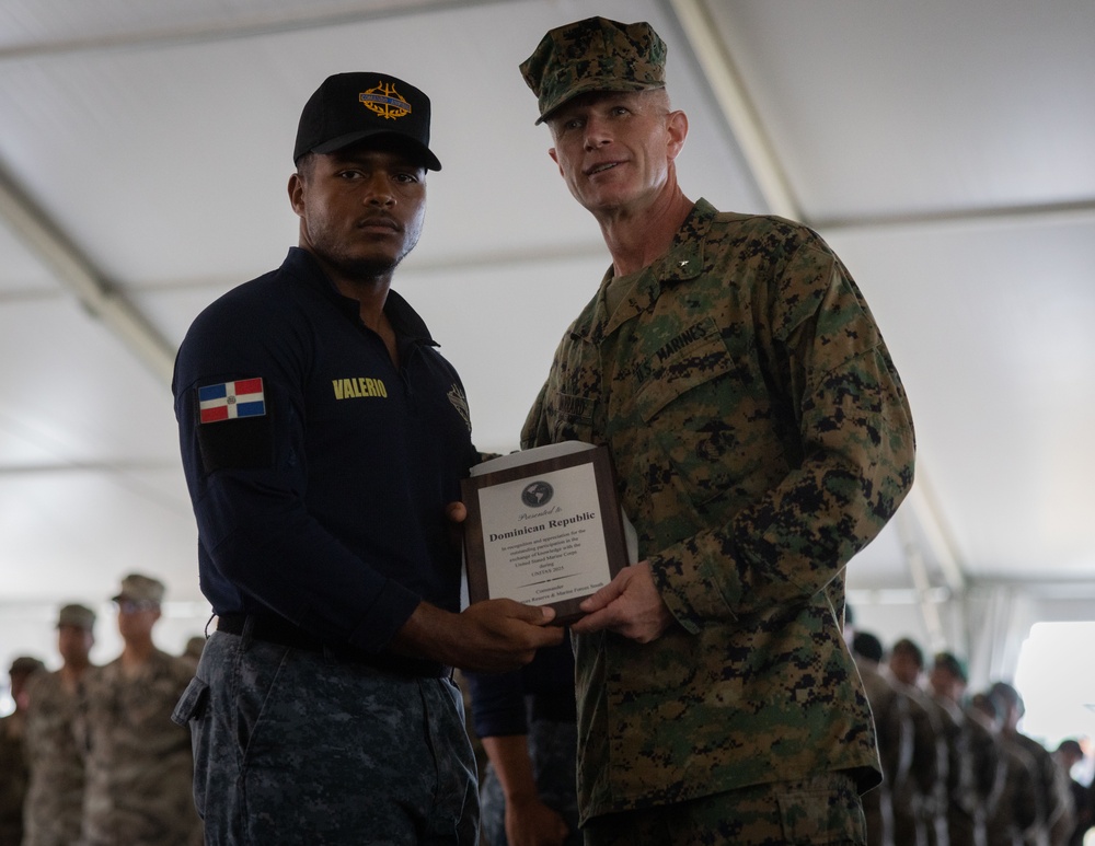 UNITAS 2025: US Marines and Partner Nations Participate in the Closing Ceremony Gift Exchange UNITAS 2025: US Marines and Partner Nations Participate in the Closing Ceremony Gift Exchange