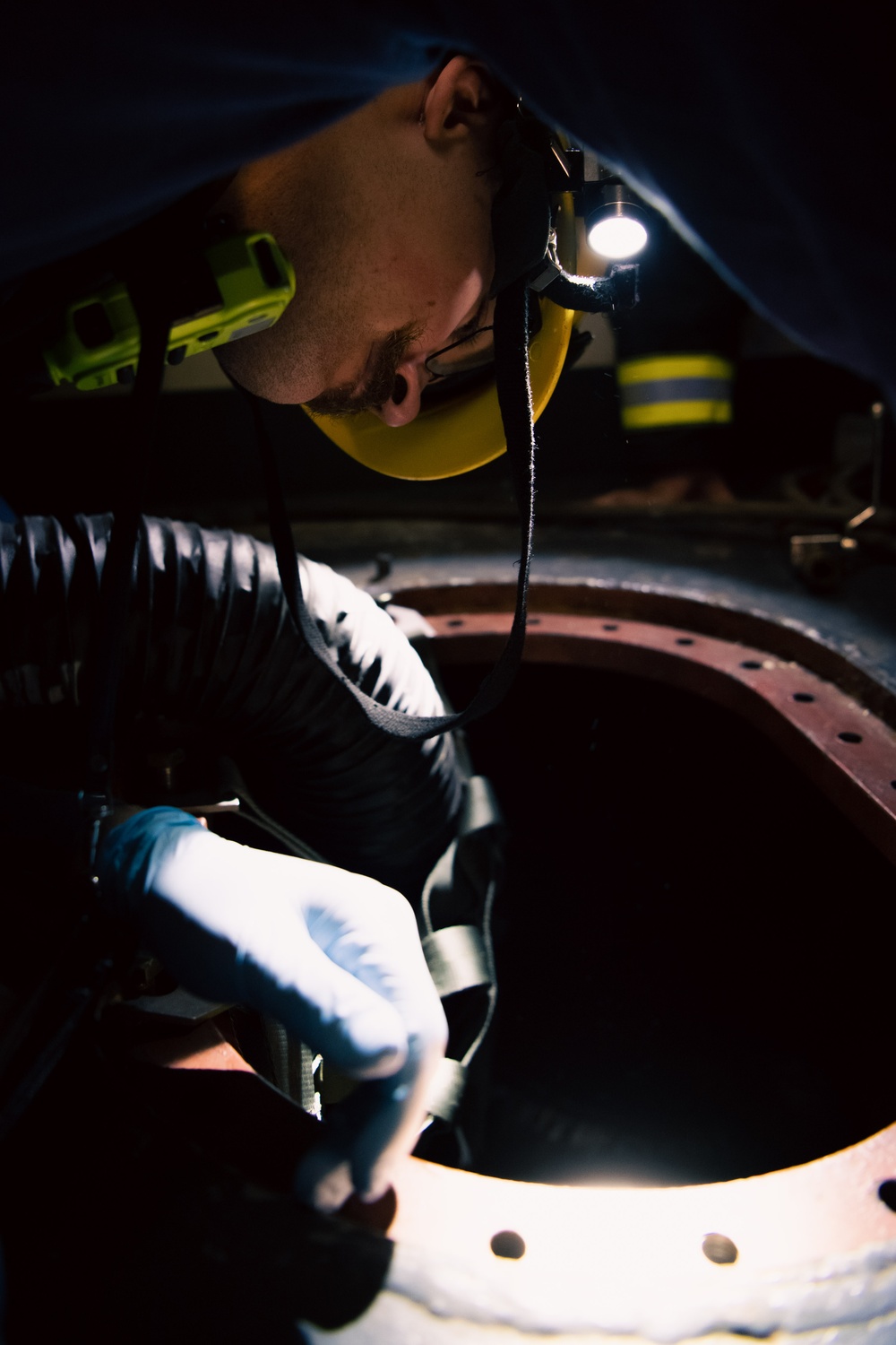 USS Ronald Reagan Calls a Drill for Emergency Rescue, Naval Firefighters Respond