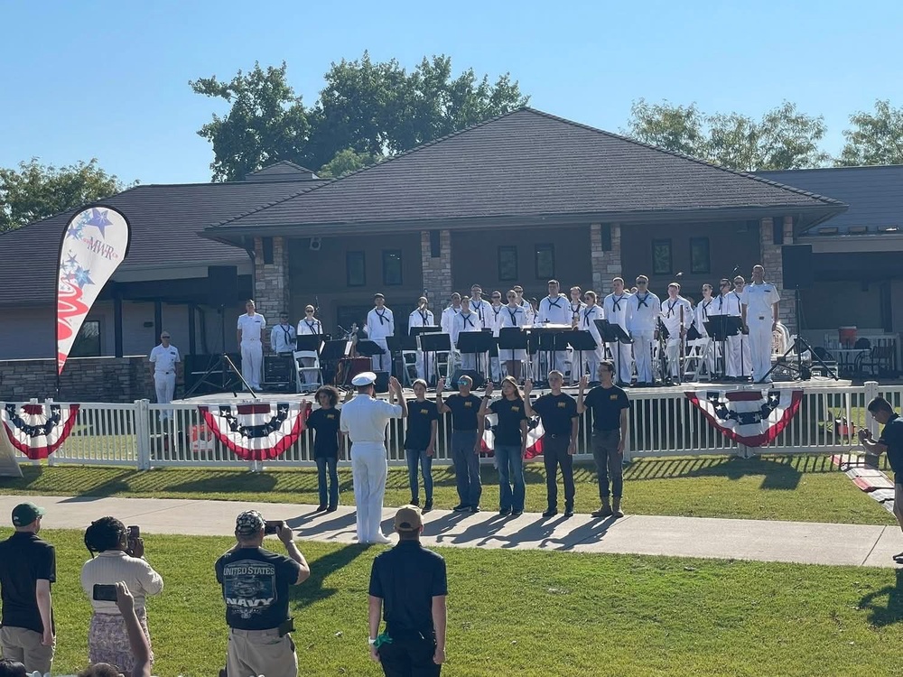 Navy Band Great Lakes Performs for MWR’s “Stars, Stripes, and Remembrance” Event
