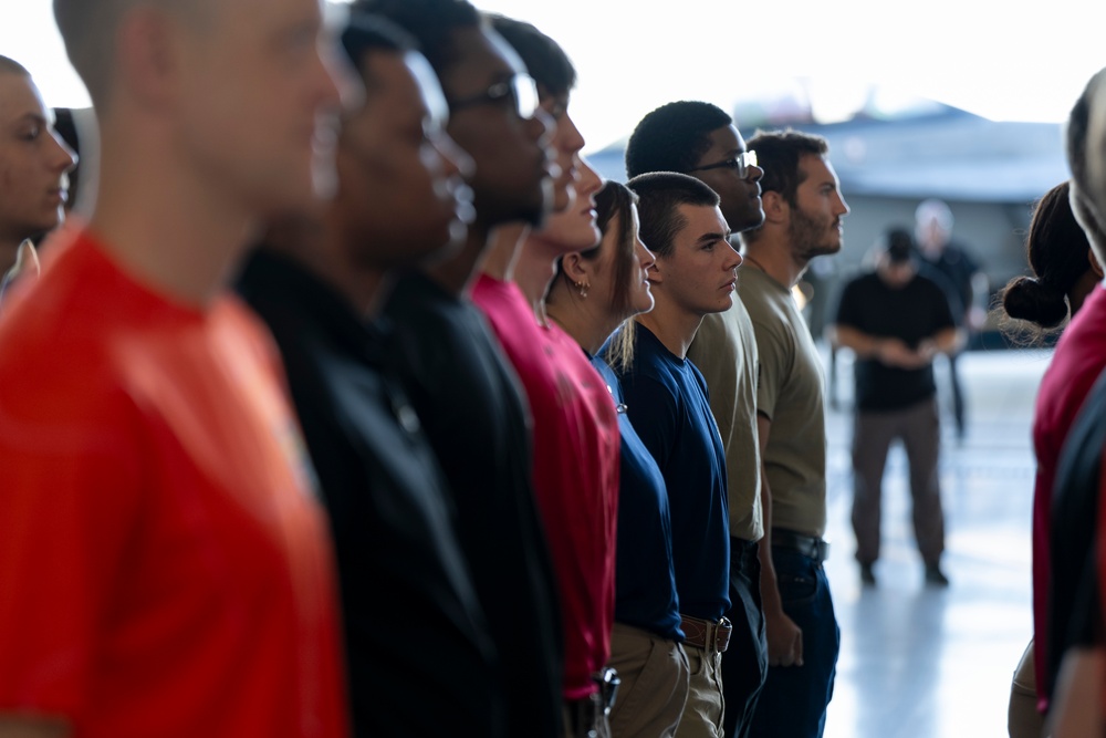 SW Meets with Troops, Administers Oath of Enlistment to Recruits at NAS Oceana