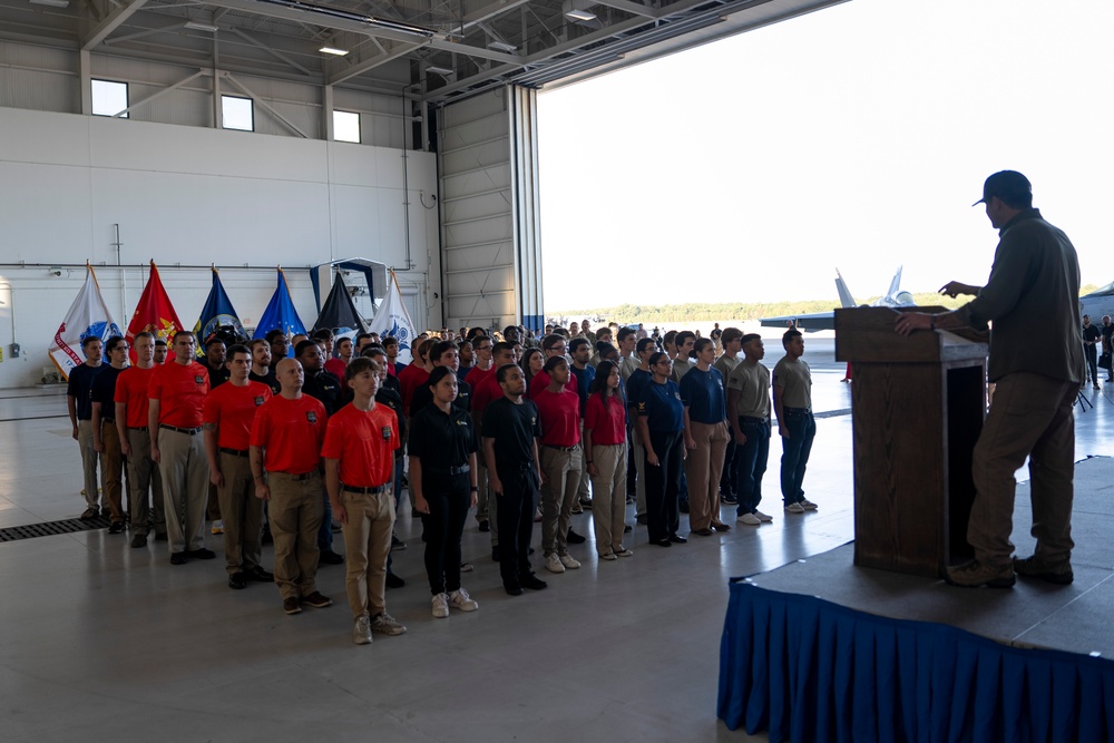 SW Meets with Troops, Administers Oath of Enlistment to Recruits at NAS Oceana