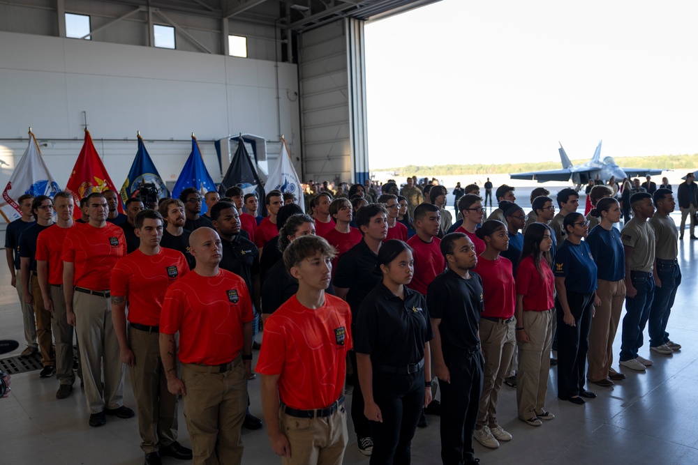 SW Meets with Troops, Administers Oath of Enlistment to Recruits at NAS Oceana