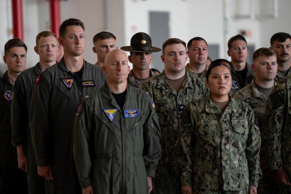 SW Meets with Troops, Administers Oath of Enlistment to Recruits at NAS Oceana