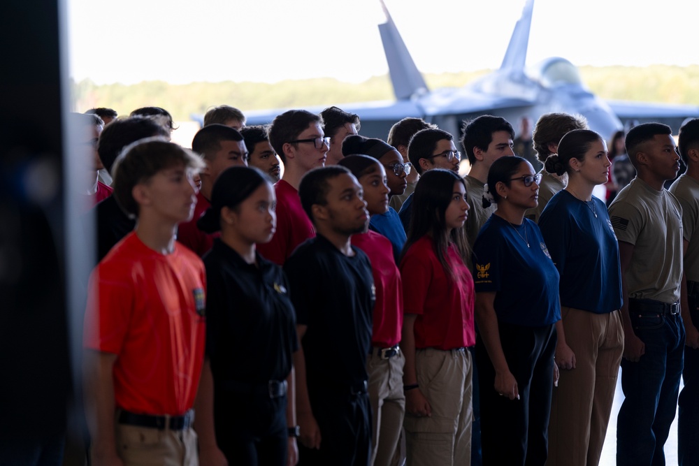 SW Meets with Troops, Administers Oath of Enlistment to Recruits at NAS Oceana