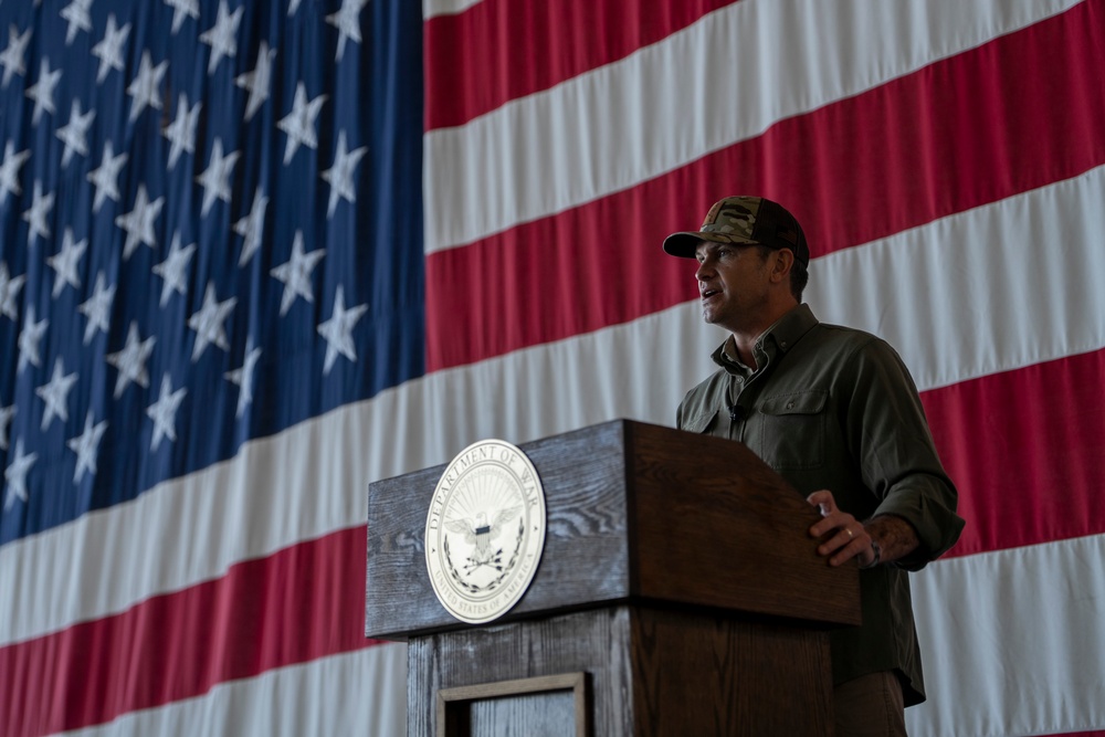 SW Meets with Troops, Administers Oath of Enlistment to Recruits at NAS Oceana