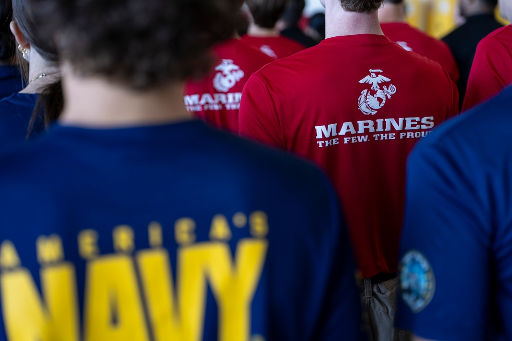 SW Meets with Troops, Administers Oath of Enlistment to Recruits at NAS Oceana