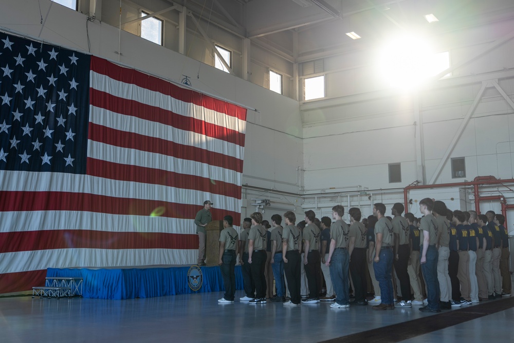 SW Meets with Troops, Administers Oath of Enlistment to Recruits at NAS Oceana