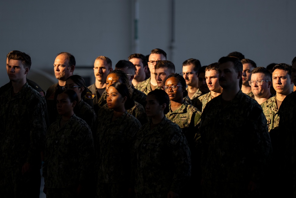 SW Meets with Troops, Administers Oath of Enlistment to Recruits at NAS Oceana