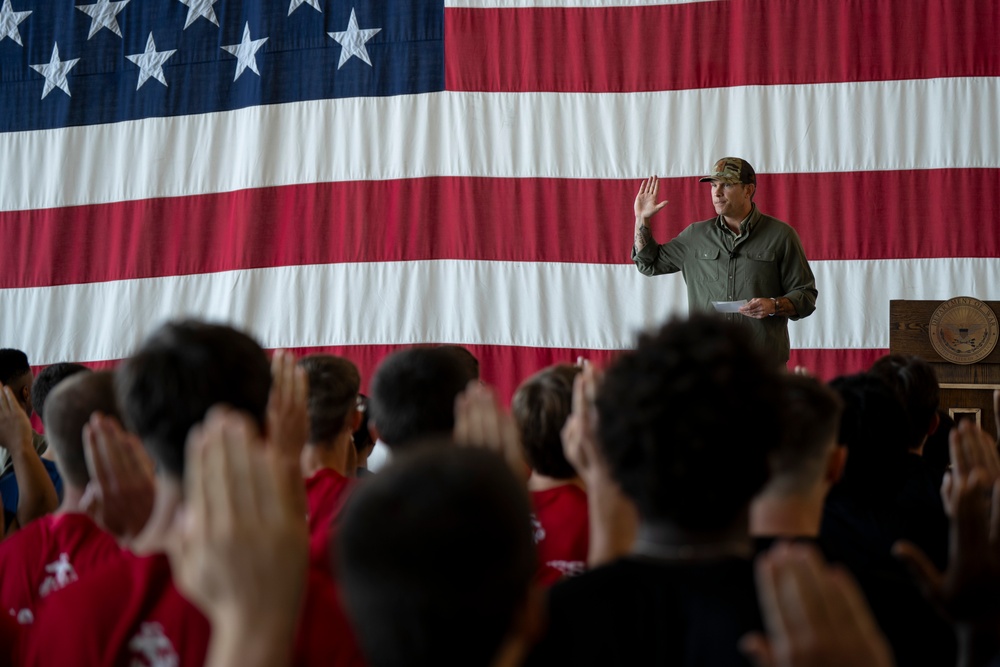 SW Meets with Troops, Administers Oath of Enlistment to Recruits at NAS Oceana