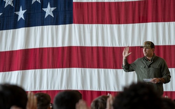 SW Meets with Troops, Administers Oath of Enlistment to Recruits at NAS Oceana