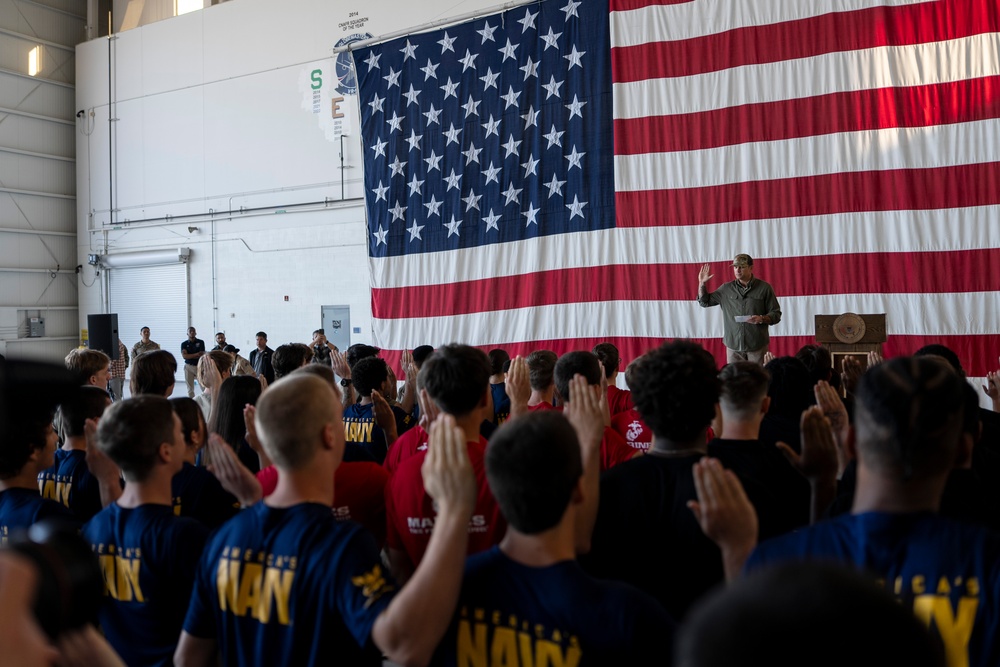 SW Meets with Troops, Administers Oath of Enlistment to Recruits at NAS Oceana