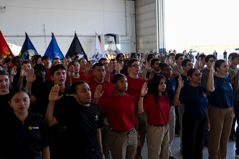 SW Meets with Troops, Administers Oath of Enlistment to Recruits at NAS Oceana