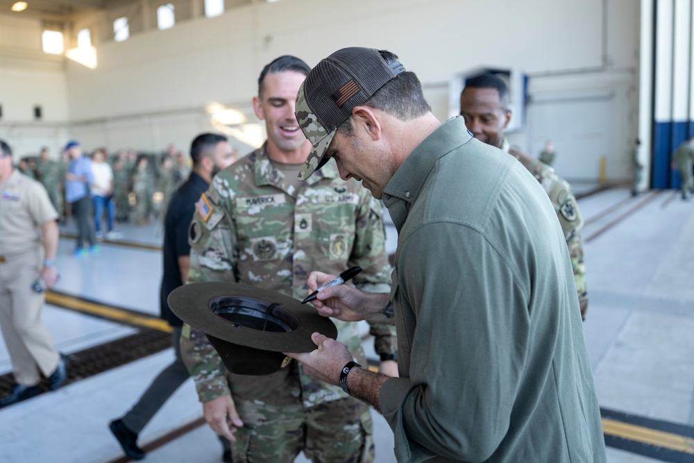 SW Meets with Troops, Administers Oath of Enlistment to Recruits at NAS Oceana