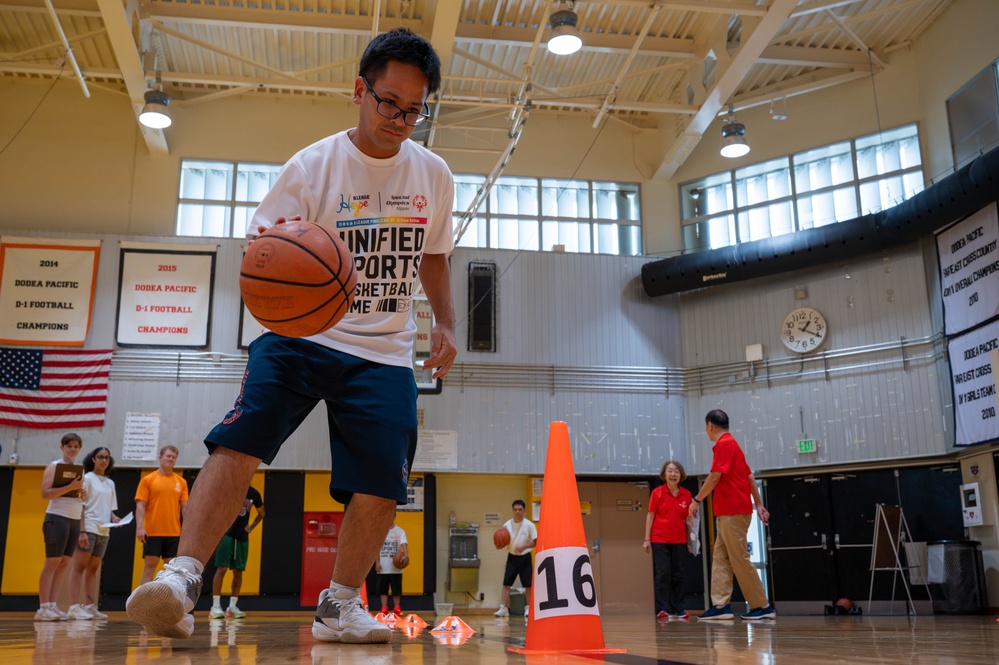 Kadena teams up for Special Olympics basketball practice