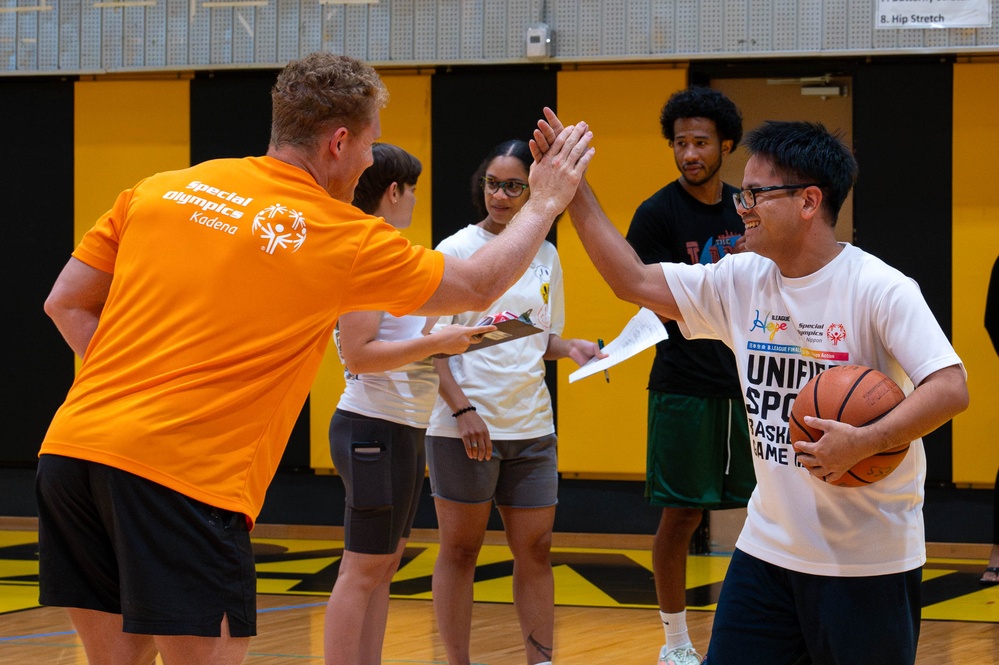 Kadena teams up for Special Olympics basketball practice