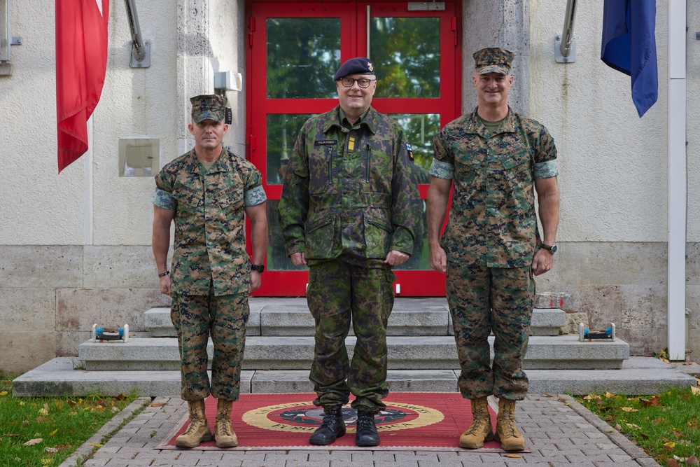 Finnish Navy Commander Visits MARFOREUR/AF