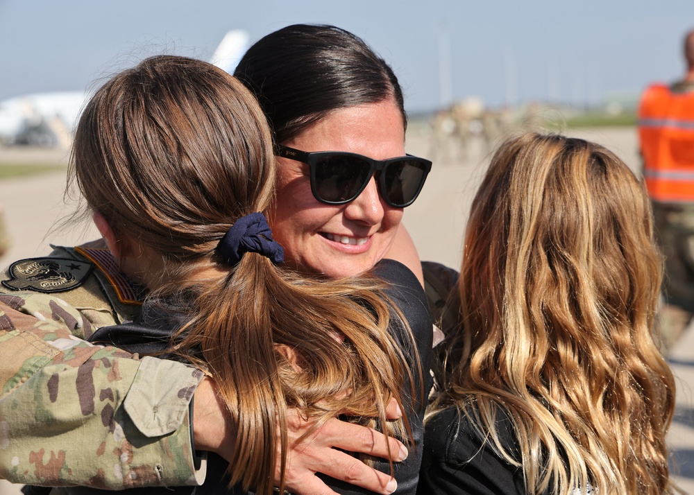 Maveric Battalion Soldiers return to Wisconsin