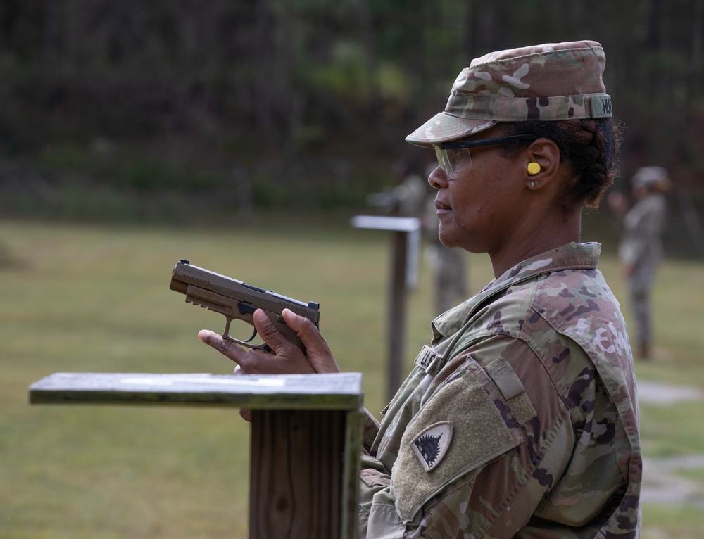 Soldiers qualify on M17