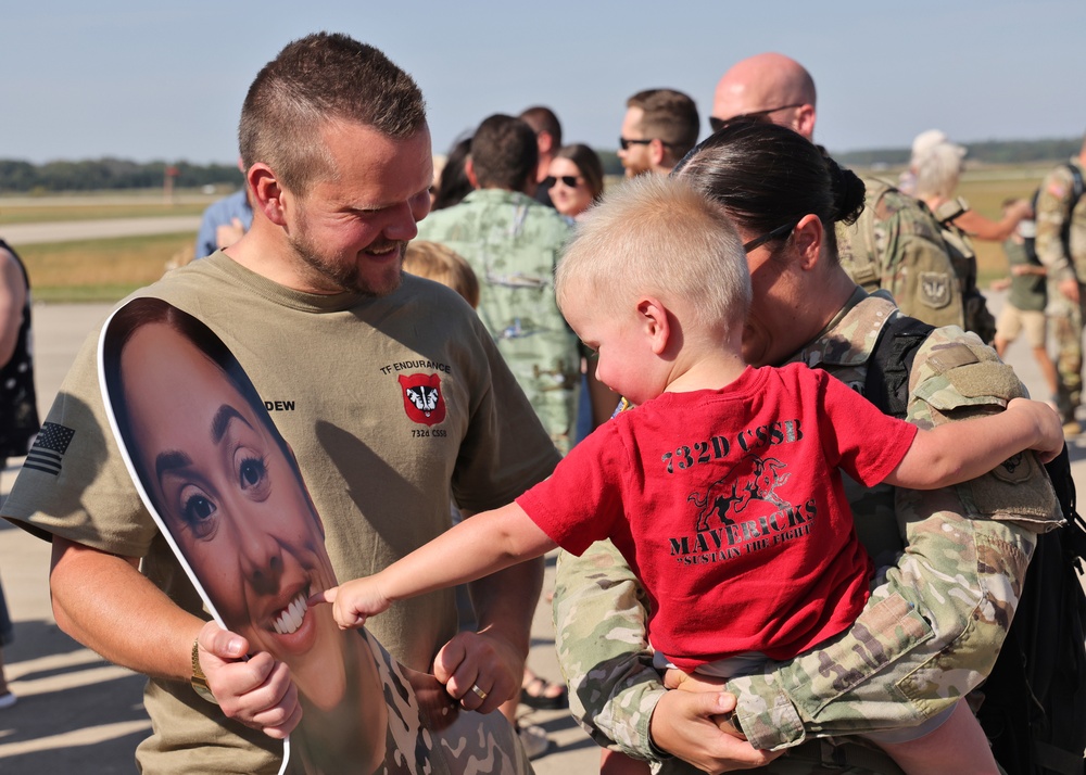 Maveric Battalion Soldiers return to Wisconsin