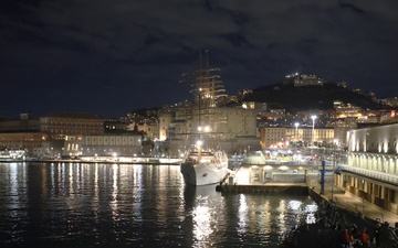USS Roosevelt (DDG 80) Arrives in Naples, Italy