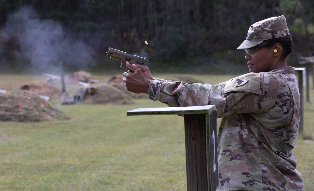 Soldiers qualify on M17