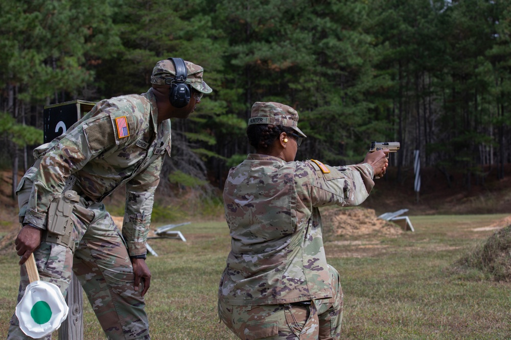 Soldiers qualify on M17