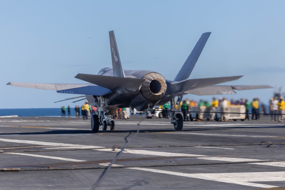 USS George H.W. Bush participates in the Titans of the Sea Presidential Review celebrating the Navy’s 250th birthday. USS George H.W. Bush participates in the Titans of the Sea Presidential Review celebrating the Navy’s 250th birthday.