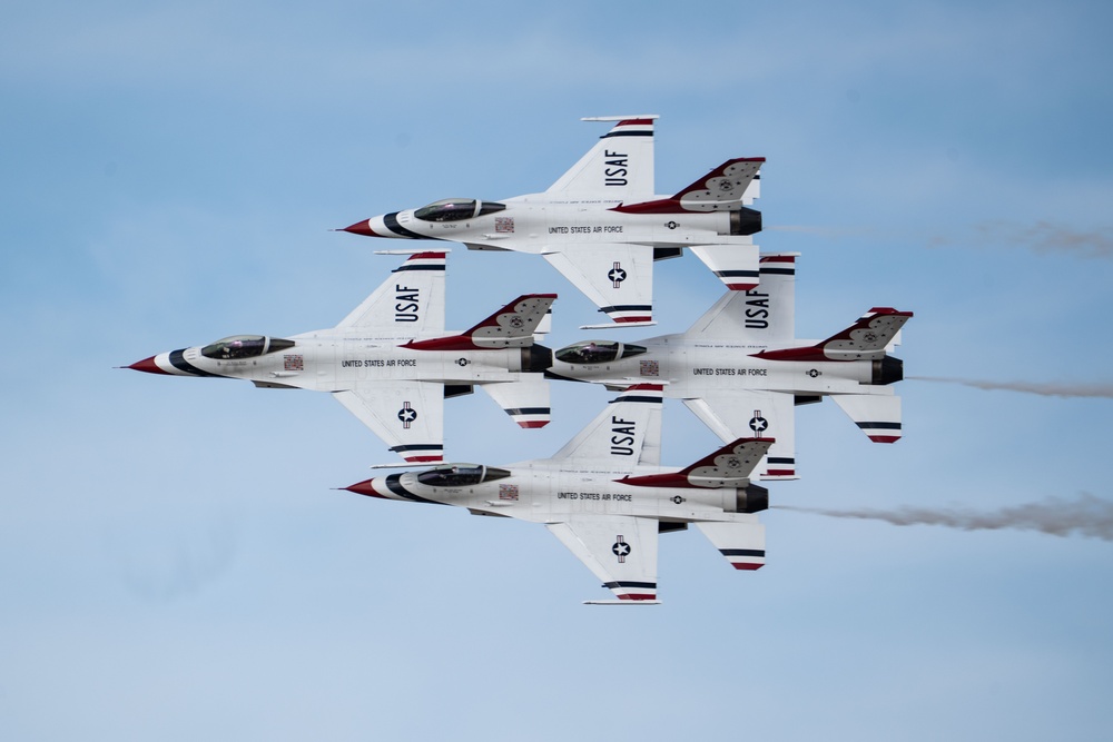 Thunderbirds Perform at Pueblo Wings of Pride Thunderbirds Perform at Pueblo Wings of Pride
