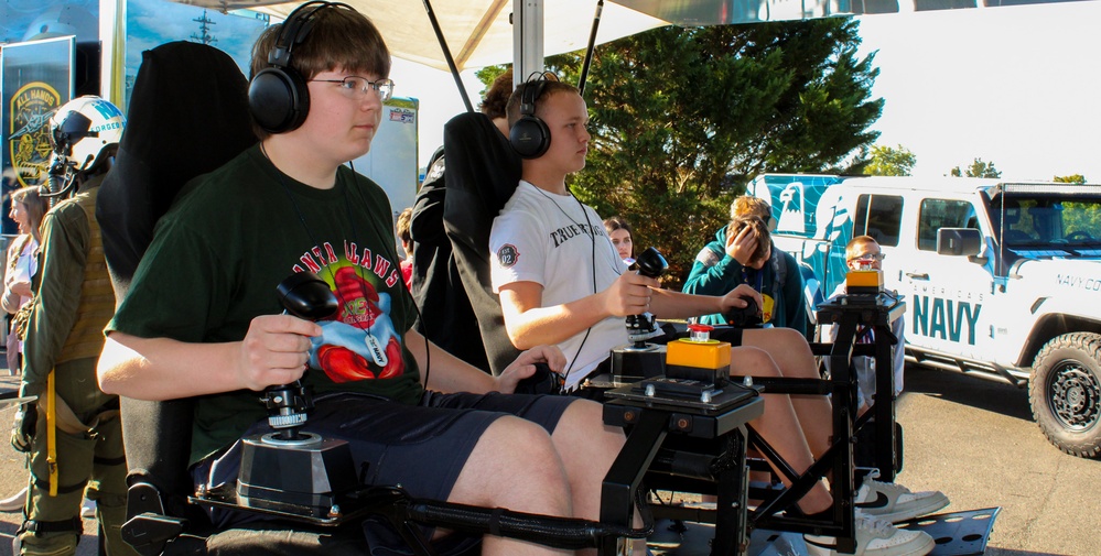 Students Try A Flight Simulator