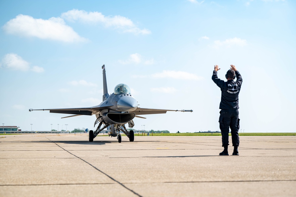 Viper Demo Team salutes military aviation heritage at TBM Avenger Reunion