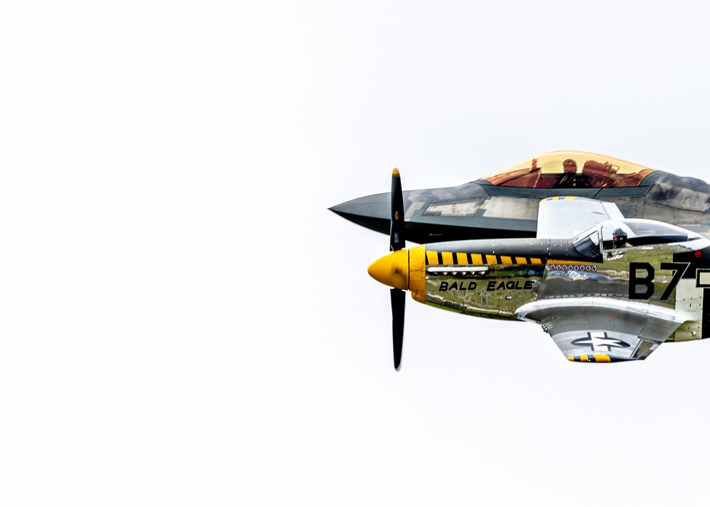 U.S. Air Force F-22 Raptor Demo Team Showcases Air Superiority at New York Air Show U.S. Air Force F-22 Raptor Demo Team Showcases Air Superiority at New York Air Show