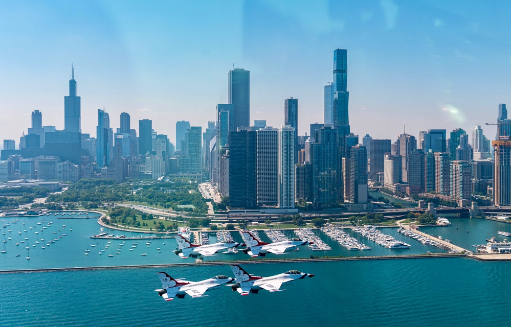 Thunderbirds perform at Chicago Air and Water Show Thunderbirds perform at Chicago Air and Water Show
