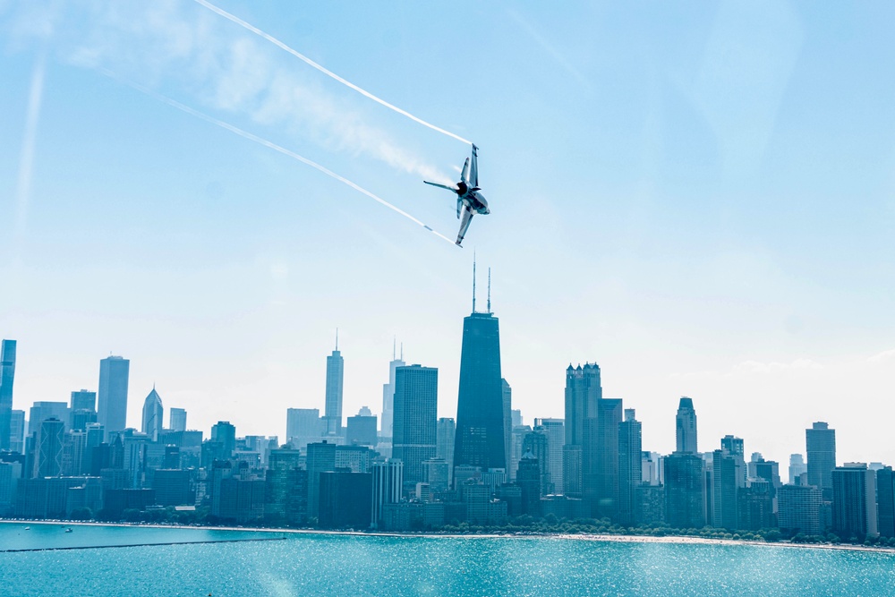 Thunderbirds perform at Chicago Air and Water Show