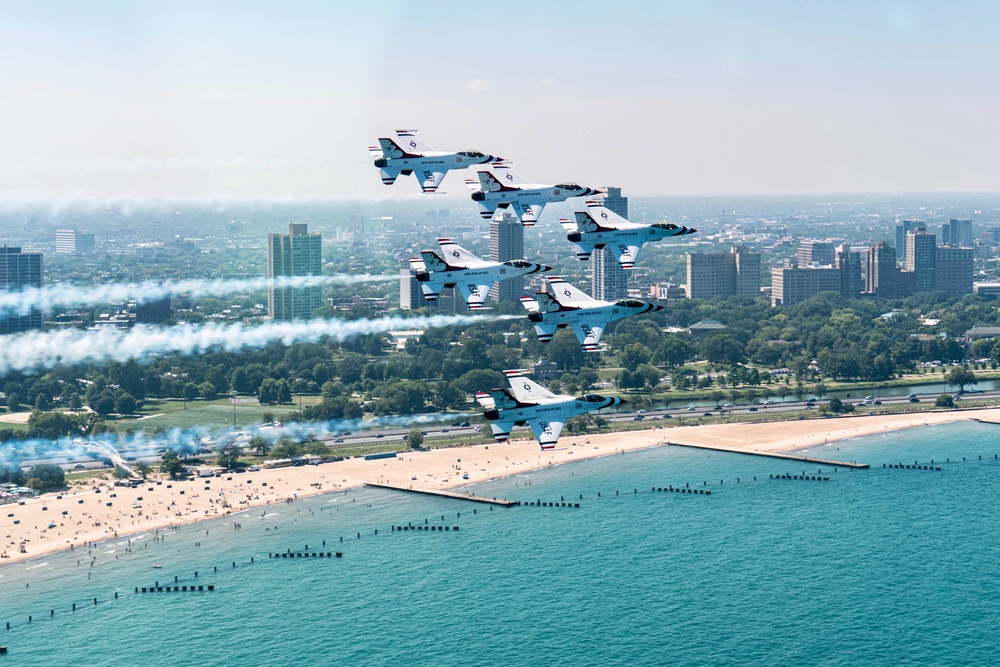 Thunderbirds perform at Chicago Air and Water Show Thunderbirds perform at Chicago Air and Water Show