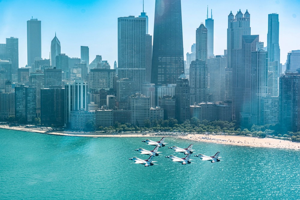 Thunderbirds perform at Chicago Air and Water Show Thunderbirds perform at Chicago Air and Water Show