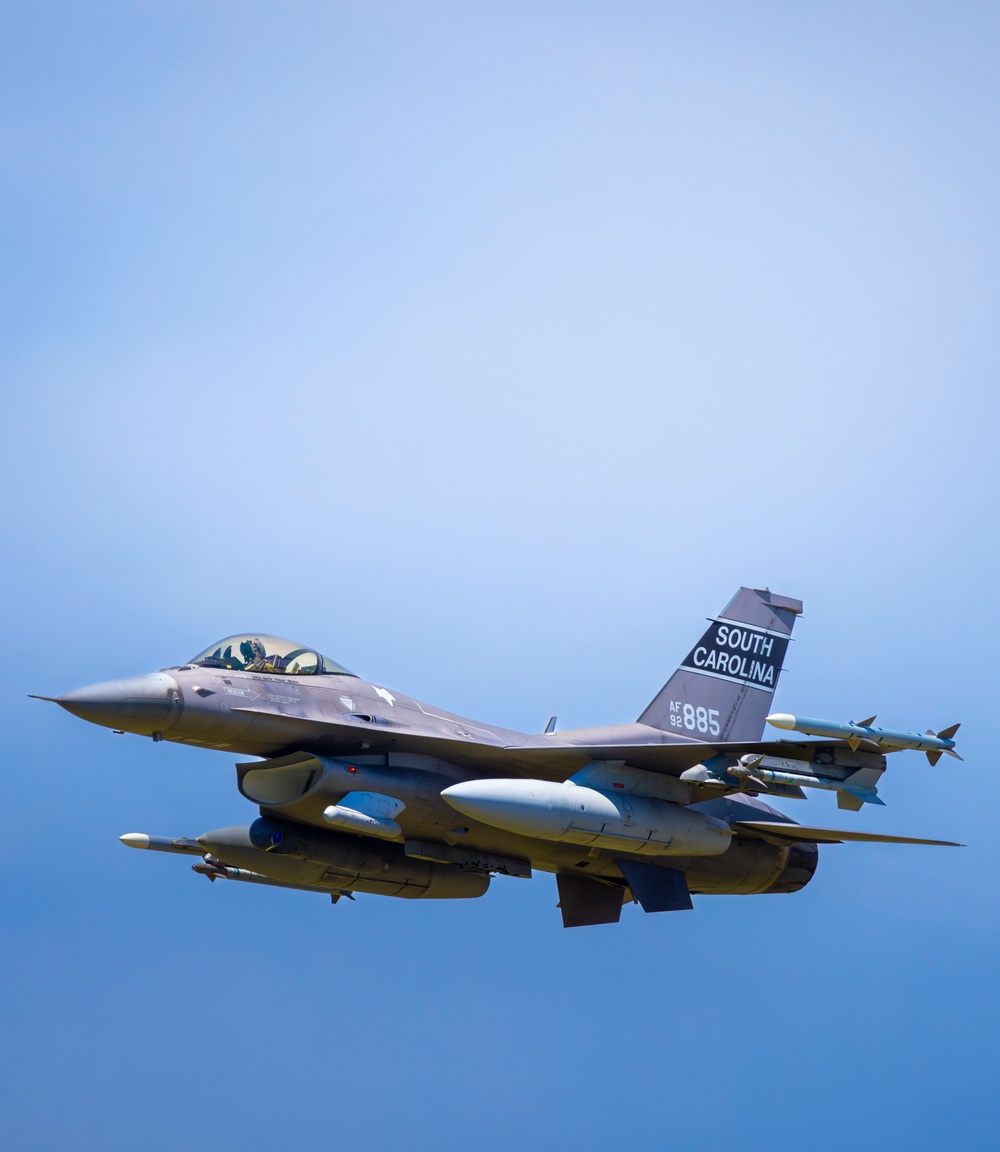 South Carolina Air National Guard’s F-16s Perform at New York Air Show