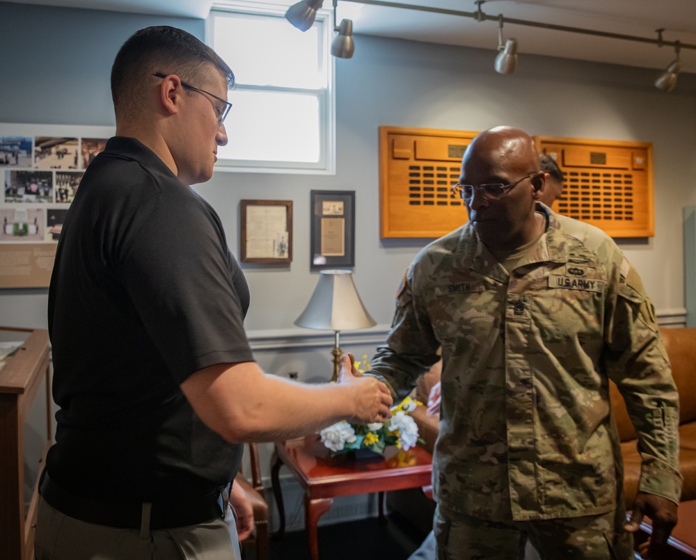 D.C. Army National Guard Command Sergeant Major thanks Tomb Sentinels