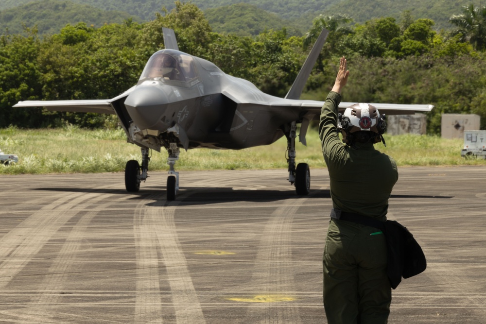 VMFA-225 commences flight operations in Puerto Rico