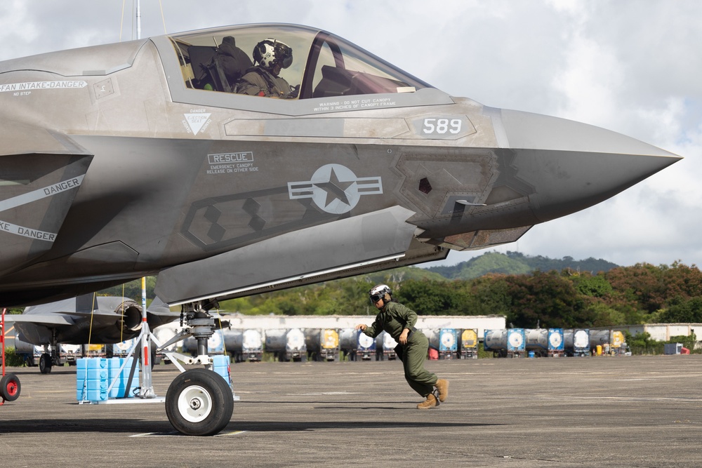 VMFA-225 conducts flight operations in Puerto Rico