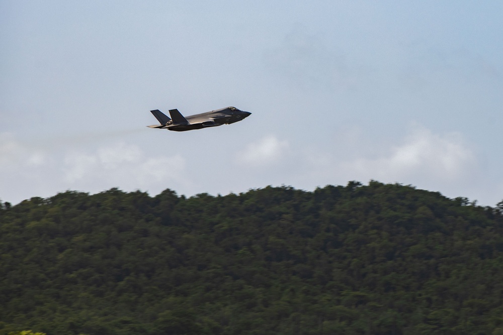 VMFA-225 conducts flight operations in Puerto Rico