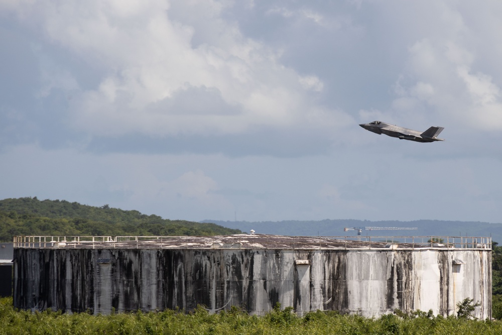 VMFA-225 conducts flight operations in Puerto Rico