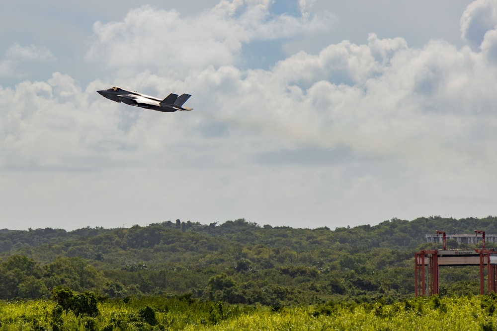 VMFA-225 conducts flight operations in Puerto Rico